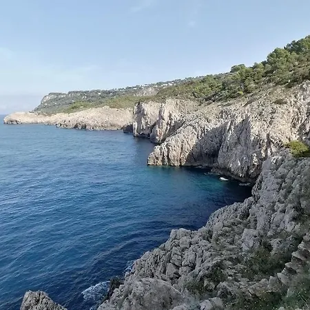 Yid Coozy & Romantic Capri Atp Apartment