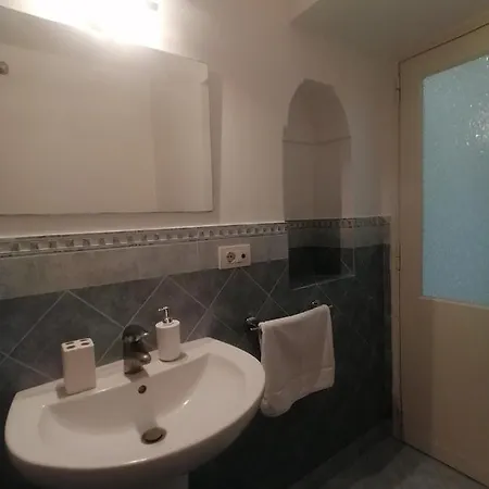 Apartment Yid Coozy & Romantic Capri Atp *